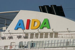 Das Kreuzfahrtschiff AIDAblu am 04. Juli 2010 im Kreuzfahrthafen Warnemünde in der Hansestadt Rostock.