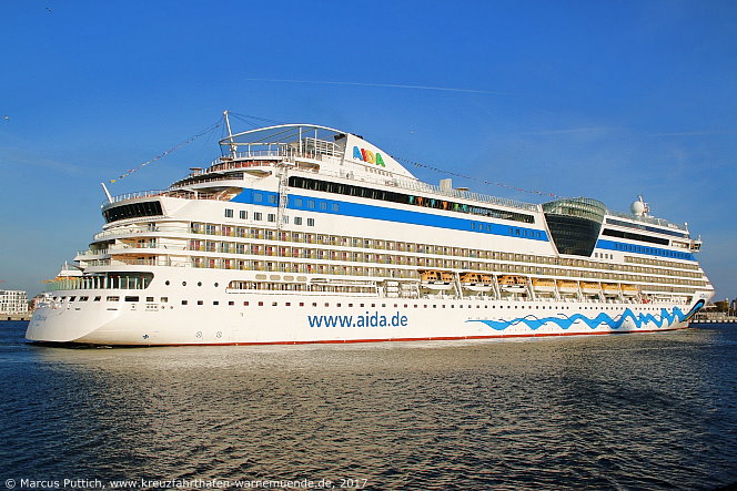 Das Kreuzfahrtschiff AIDAdiva am 01. Mai 2017 im Kreuzfahrthafen Warnemünde in der Hansestadt Rostock.