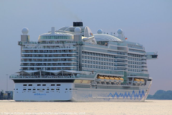 Das Kreuzfahrtschiff AIDAperla am 09. Juni 2018 in Hamburg (Deutschland).