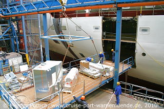 Das Kreuzfahrtschiff AIDAsol am 06. Mai 2010 auf der Meyer Werft in Papenburg (Deutschland).
