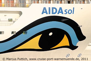 Das Kreuzfahrtschiff AIDAsol am 06. Mai 2011 im Kreuzfahrthafen Warnemünde in der Hansestadt Rostock (Erstanlauf).
