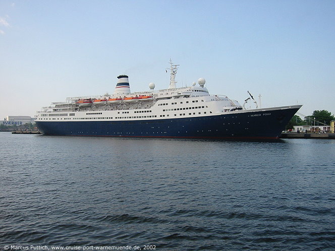 Das Kreuzfahrtschiff MARCO POLO am 20. Mai 2002 im Ostseebad Warnemünde.