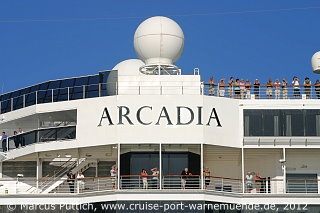 Das Kreuzfahrtschiff ARCADIA am 27. August 2012 im Kreuzfahrthafen Warnemünde in der Hansestadt Rostock.