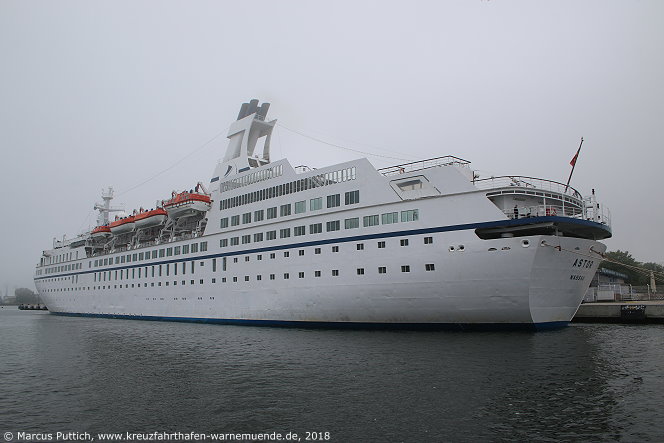 Das Kreuzfahrtschiff ASTOR am 27. Mai 2018 im Kreuzfahrthafen Warnemünde in der Hansestadt Rostock.