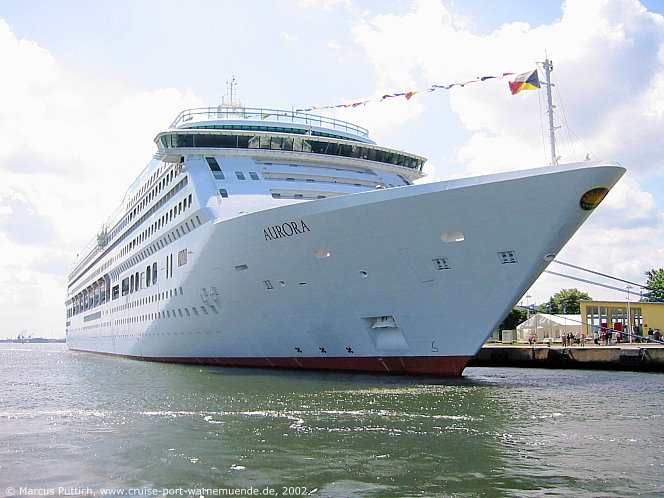 Das Kreuzfahrtschiff AURORA am 30. Mai 2002 im Kreuzfahrthafen Warnemünde in der Hansestadt Rostock.