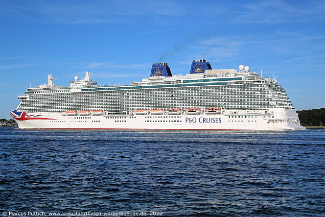 Das Kreuzfahrtschiff BRITANNIA am 10. August 2022 in Kiel (Deutschland).