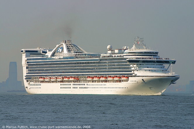 Das Kreuzfahrtschiff CARIBBEAN PRINCESS am 19. Juli 2008 in New York, NY (USA).