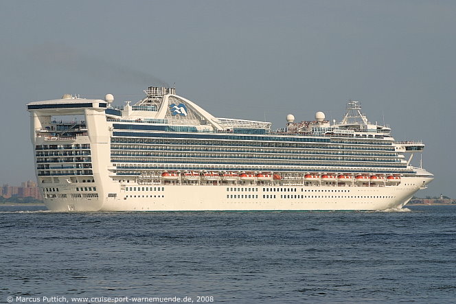 Das Kreuzfahrtschiff CARIBBEAN PRINCESS am 19. Juli 2008 in New York, NY (USA).
