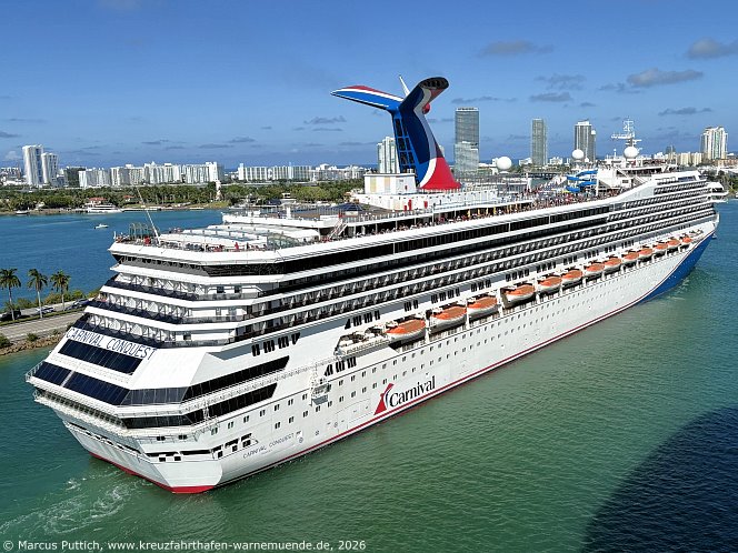 Das Kreuzfahrtschiff CARNIVAL CONQUEST von der Kreuzfahrtreederei Carnival Cruise Lines am 17. April 2026 in Miami, FL (USA).