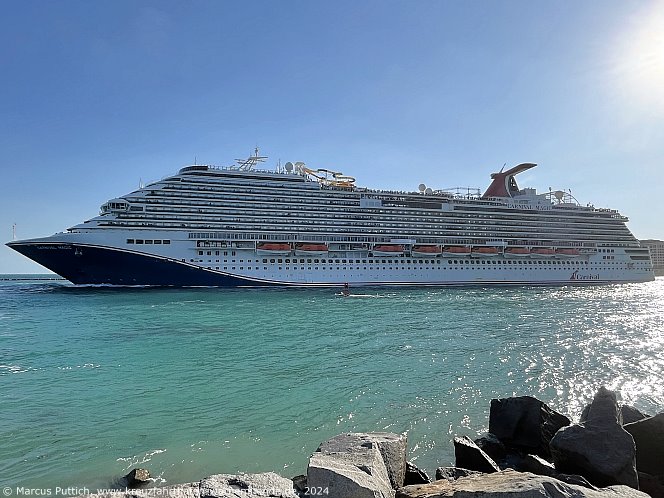 Das Kreuzfahrtschiff CARNIVAL MAGIC am 06. April 2024 in Miami, FL (USA).