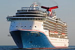 Das Kreuzfahrtschiff CARNIVAL MIRACLE am 12. Juni 2025 im Kreuzfahrthafen Warnem&uuml;nde in der Hansestadt Rostock (Erstanlauf)