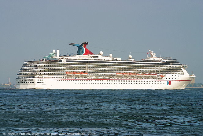 Das Kreuzfahrtschiff CARNIVAL MIRACLE von der Kreuzfahrtreederei Carnival Cruise Lines am 20. Juli 2008 in New York, NY (USA).