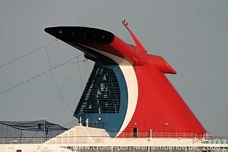 Das Kreuzfahrtschiff CARNIVAL SPLENDOR am 02. September 2008 im Kreuzfahrthafen Warnemünde in der Hansestadt Rostock.