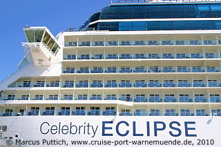 Das Kreuzfahrtschiff CELEBRITY ECLIPSE am 15. Juni 2010 im Kreuzfahrthafen Warnemünde in der Hansestadt Rostock.