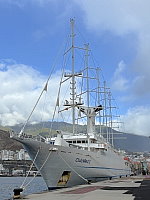 Das Kreuzfahrtschiff CLUB MED 2 am 06. November 2025 in Santa Cruz auf der Insel La Palma (Spanien)