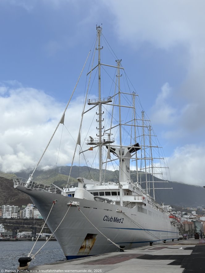 Das Kreuzfahrtschiff CLUB MED 2 von der Kreuzfahrtreederei Club Mediterranee am 06. November 2025 in Santa Cruz auf der Insel La Palma (Spanien).