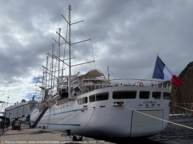 Das Kreuzfahrtschiff CLUB MED 2 von der Kreuzfahrtreederei Club Mediterranee am 06. November 2025 in Santa Cruz auf der Insel La Palma (Spanien).