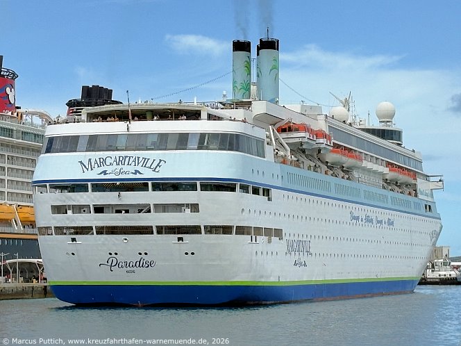 Das Kreuzfahrtschiff MARGARITAVILLE AT SEA PARADISE von der Kreuzfahrtreederei Margaritaville at Sea am 19. April 2026 in Nassau (Bahamas).