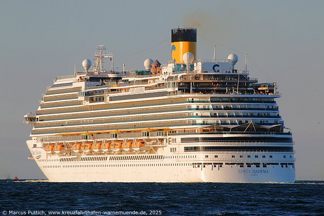 Das Kreuzfahrtschiff COSTA DIADEMA von der Kreuzfahrtreederei Costa Crociere am 16. Mai 2025 in Kiel (Deutschland).