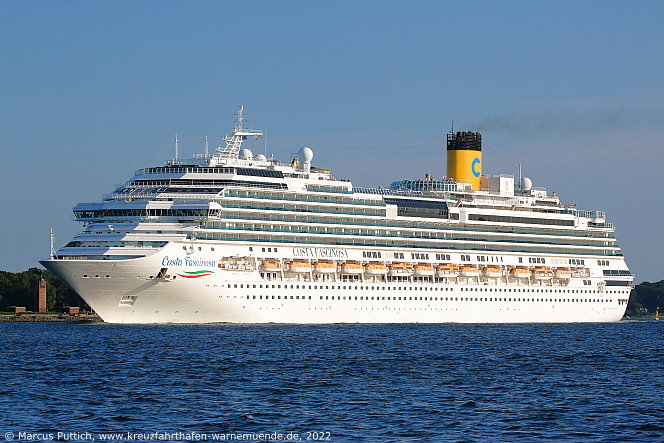 Das Kreuzfahrtschiff COSTA FASCINOSA am 30. Juni 2022 in Kiel (Deutschland).
