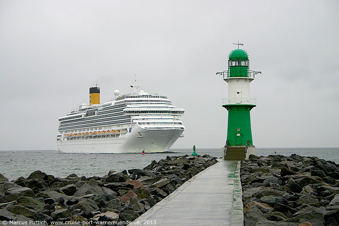 Das Kreuzfahrtschiff COSTA PACIFICA am 22. Mai 2013 im Kreuzfahrthafen Warnemünde in der Hansestadt Rostock (Erstanlauf).