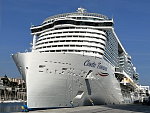 Das Kreuzfahrtschiff COSTA TOSCANA am 16. Februar 2025 in Savona (Italien)