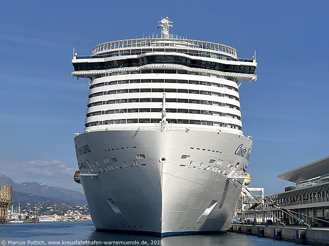 Das Kreuzfahrtschiff COSTA TOSCANA von der Kreuzfahrtreederei Costa Crociere am 16. Februar 2025 in Savona (Italien).