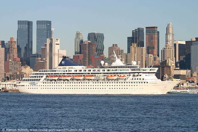 Das Kreuzfahrtschiff NORWEGIAN CROWN am 21. Oktober 2007 in New York, NY (USA).