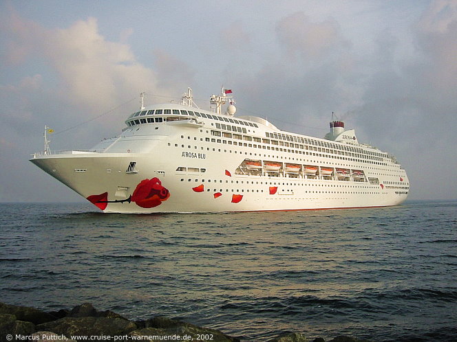 Das Kreuzfahrtschiff A'ROSA BLU von der Kreuzfahrtreederei A'ROSA Cruises am 22. Juni 2002 im Kreuzfahrthafen Warnemünde in der Hansestadt Rostock.