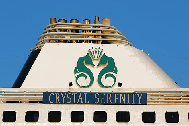 Das Kreuzfahrtschiff CRYSTAL SERENITY am 25. Juli 2019 im Kreuzfahrthafen Warnemünde in der Hansestadt Rostock.