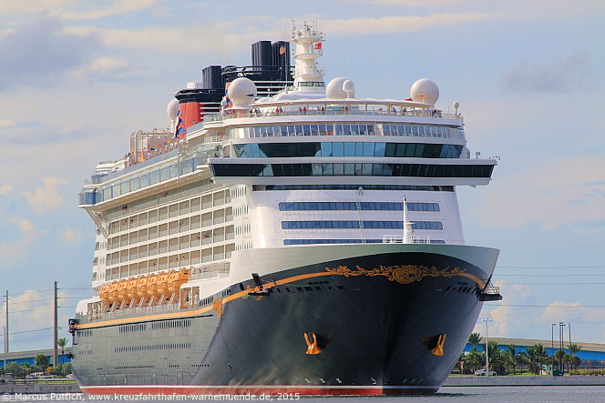 Das Kreuzfahrtschiff DISNEY FANTASY am 26. September 2015 in Port Canaveral, FL (USA).