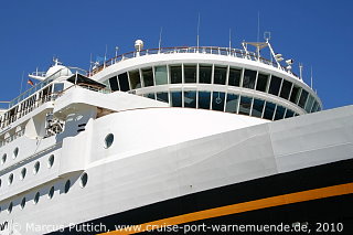 Erstanlauf von dem Kreuzfahrtschiff DISNEY MAGIC am 16. Juni 2010 im Kreuzfahrthafen Warnemünde in der Hansestadt Rostock.