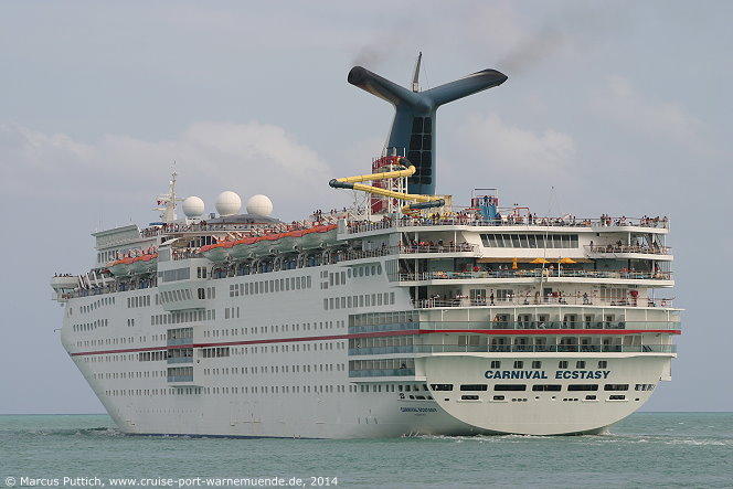 Das Kreuzfahrtschiff CARNIVAL ECSTASY am 28. März 2014 in Miami, FL (USA).