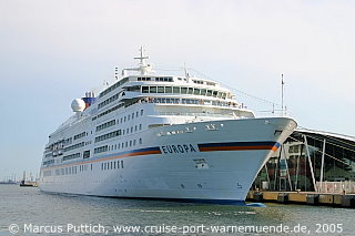 Das Kreuzfahrtschiff EUROPA am 09. Juli 2005 im Ostseebad Warnemünde (Erstanlauf).