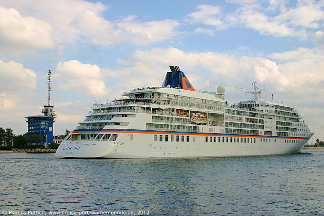 Das Kreuzfahrtschiff EUROPA am 25. August 2012 im Ostseebad Warnemünde.