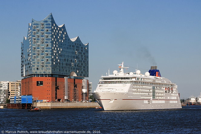 Das Kreuzfahrtschiff EUROPA 2 am 20. Juli 2016 in Hamburg (Deutschland).