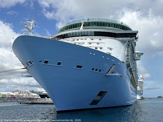 Das Kreuzfahrtschiff FREEDOM OF THE SEAS von der Kreuzfahrtreederei Royal Caribbean International am 19. April 2026 in Nassau (Bahamas).