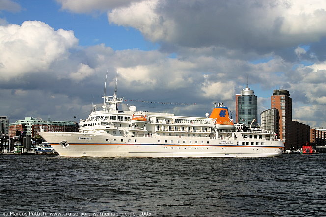 Das Kreuzfahrtschiff BREMEN am 31. Mai 2005 in Hamburg (Deutschland).