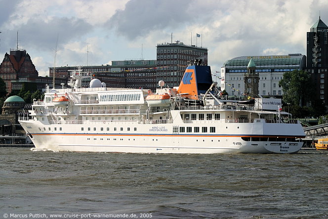 Das Kreuzfahrtschiff BREMEN am 31. Mai 2005 in Hamburg (Deutschland).