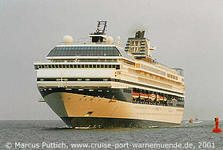 Das Kreuzfahrtschiff GALAXY am 08. August 2001 im Kreuzfahrthafen Warnemünde in der Hansestadt Rostock.