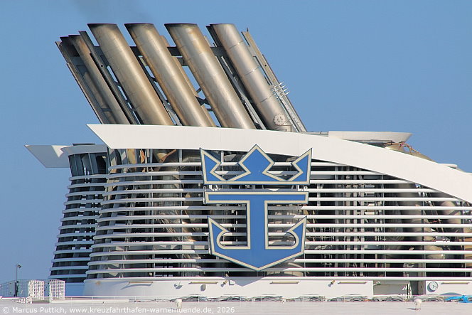 Das Kreuzfahrtschiff HARMONY OF THE SEAS von der Kreuzfahrtreederei Royal Caribbean International am 25. Juni 2026 in Palma auf der Insel Mallorca (Spanien).