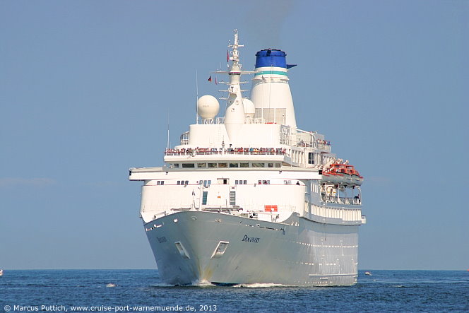 Das Kreuzfahrtschiff DISCOVERY am 07. Juli 2013 im Ostseebad Warnemünde.