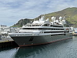 Das Kreuzfahrtschiff L'AUSTRAL am 04. Juni 2026 in Heimaey auf der Insel Heimaey (Island)