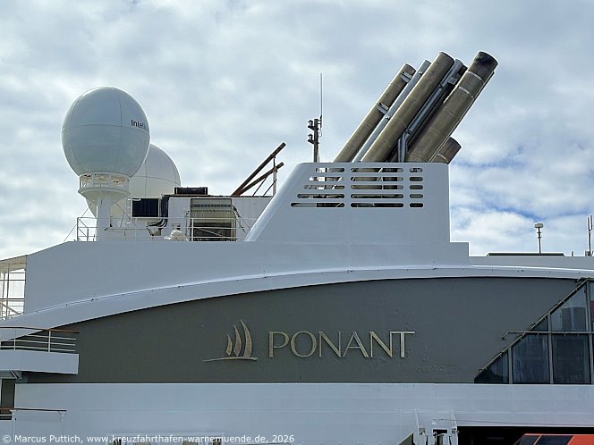 Das Kreuzfahrtschiff L'AUSTRAL von der Kreuzfahrtreederei Compagnie du Ponant am 04. Juni 2026 in Heimaey auf der Insel Heimaey (Island).