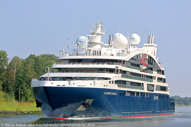 Das Kreuzfahrtschiff LE DUMONT D'URVILLE von der Kreuzfahrtreederei Compagnie du Ponant am 26. August 2019 im Nord-Ostsee-Kanal (Deutschland).