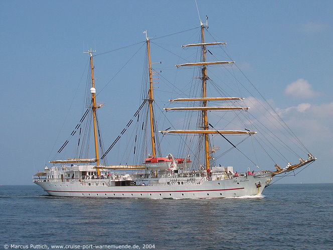 Das Kreuzfahrtschiff LILI MARLEEN am 23. Juli 2004 im Ostseebad Warnemünde.