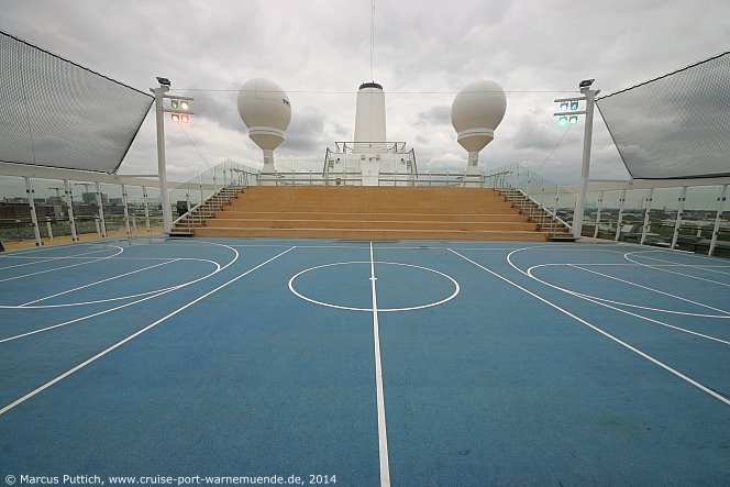 Kreuzfahrtschiff MEIN SCHIFF 3: Die Arena auf Deck 14 Horizont.