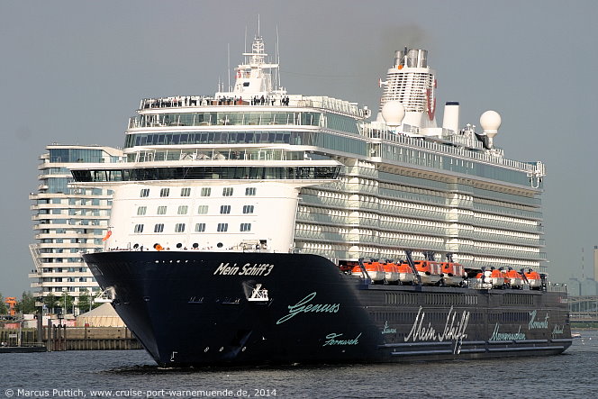 Das Kreuzfahrtschiff MEIN SCHIFF 3 am 10. Juni 2014 in Hamburg (Deutschland).