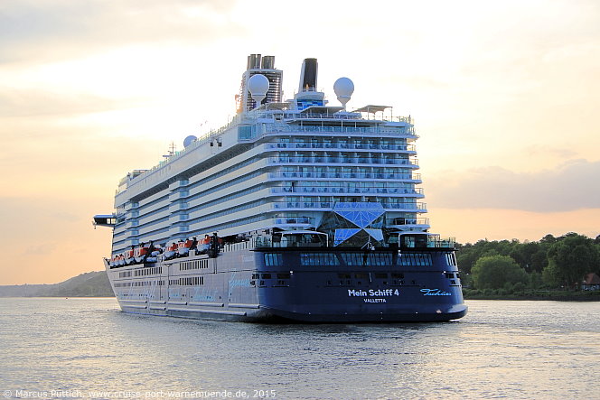 Das Kreuzfahrtschiff MEIN SCHIFF 4 am 01. Juni 2015 in Hamburg (Deutschland).