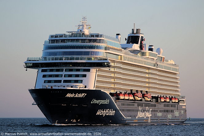 Das Kreuzfahrtschiff MEIN SCHIFF 7 von der Kreuzfahrtreederei TUI Cruises am 26. Mai 2026 in Kreuzfahrthafen Warnem&uuml;nde in der Hansestadt Rostock.